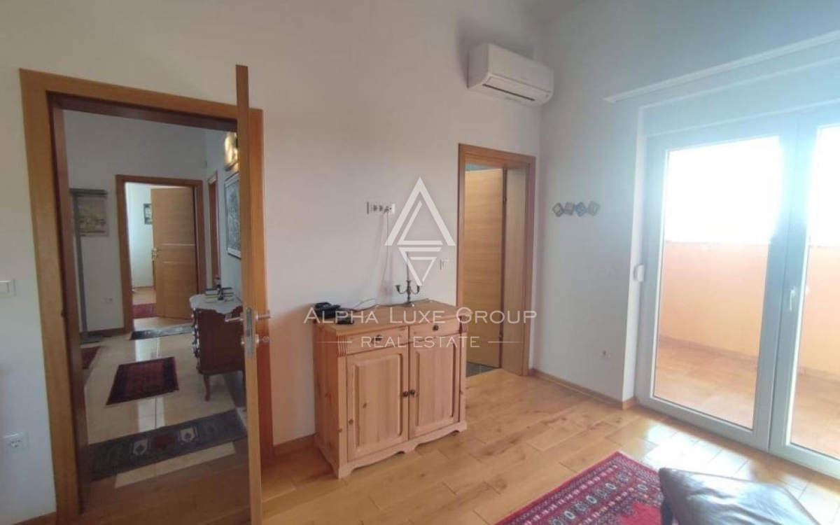 Istra, Vodnjan, Elegantna vila s pogledom na morje in prostornim vrtom
