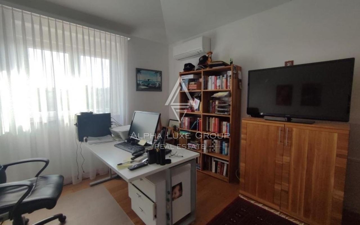 Istra, Vodnjan, Elegantna vila s pogledom na morje in prostornim vrtom