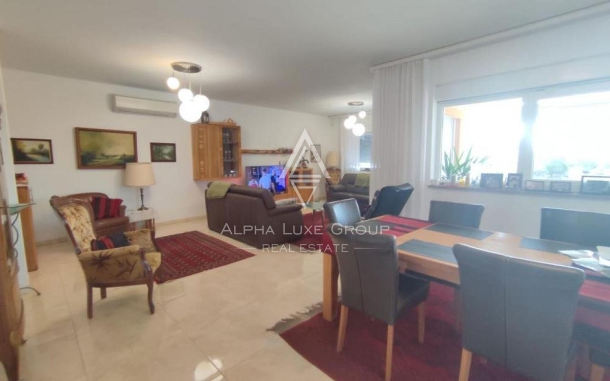 Istra, Vodnjan, Elegantna vila s pogledom na morje in prostornim vrtom