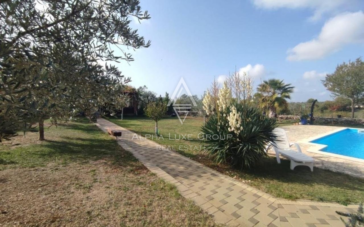 Istra, Vodnjan, Elegantna vila s pogledom na morje in prostornim vrtom