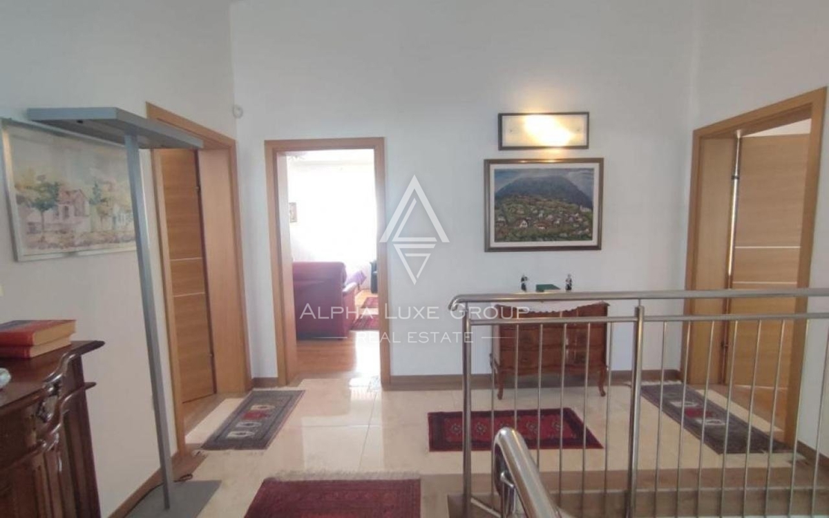 Istra, Vodnjan, Elegantna vila s pogledom na morje in prostornim vrtom