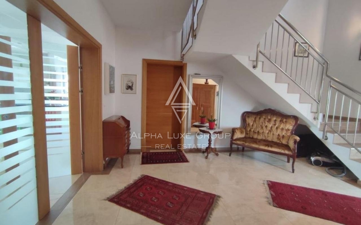 Istra, Vodnjan, Elegantna vila s pogledom na morje in prostornim vrtom