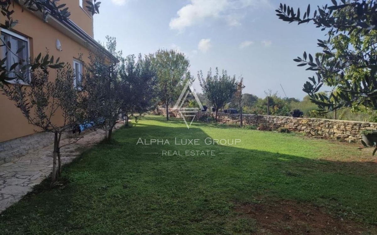 Istra, Vodnjan, Elegantna vila s pogledom na morje in prostornim vrtom