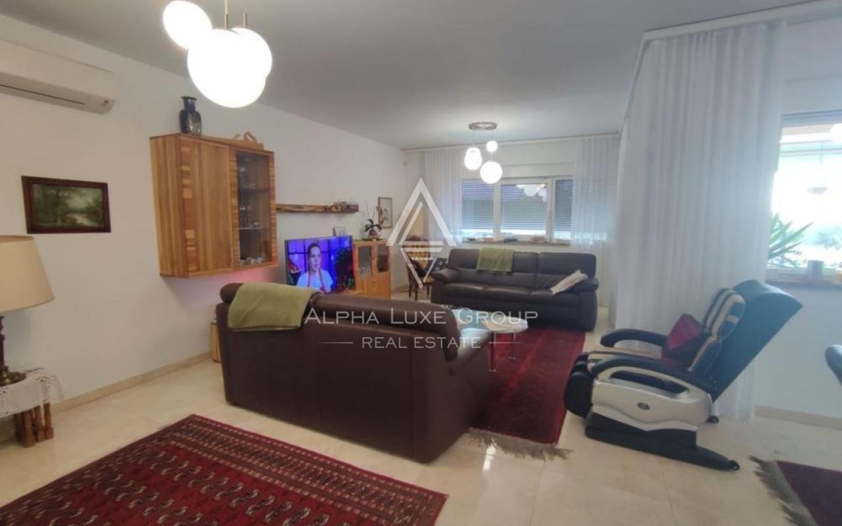 Istra, Vodnjan, Elegantna vila s pogledom na morje in prostornim vrtom