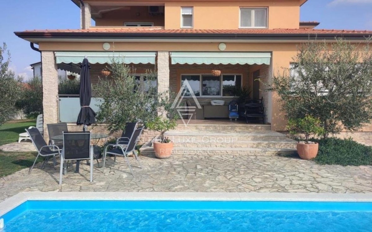 Istra, Vodnjan, Elegantna vila s pogledom na morje in prostornim vrtom