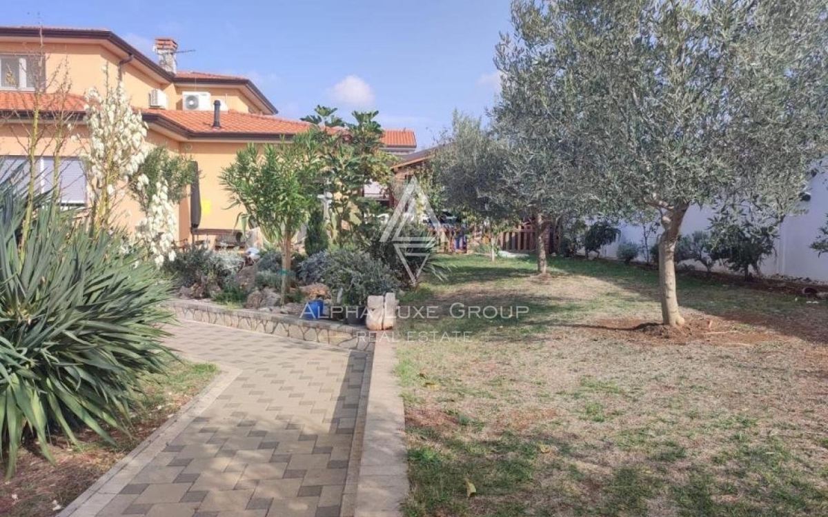 Istra, Vodnjan, Elegantna vila s pogledom na morje in prostornim vrtom