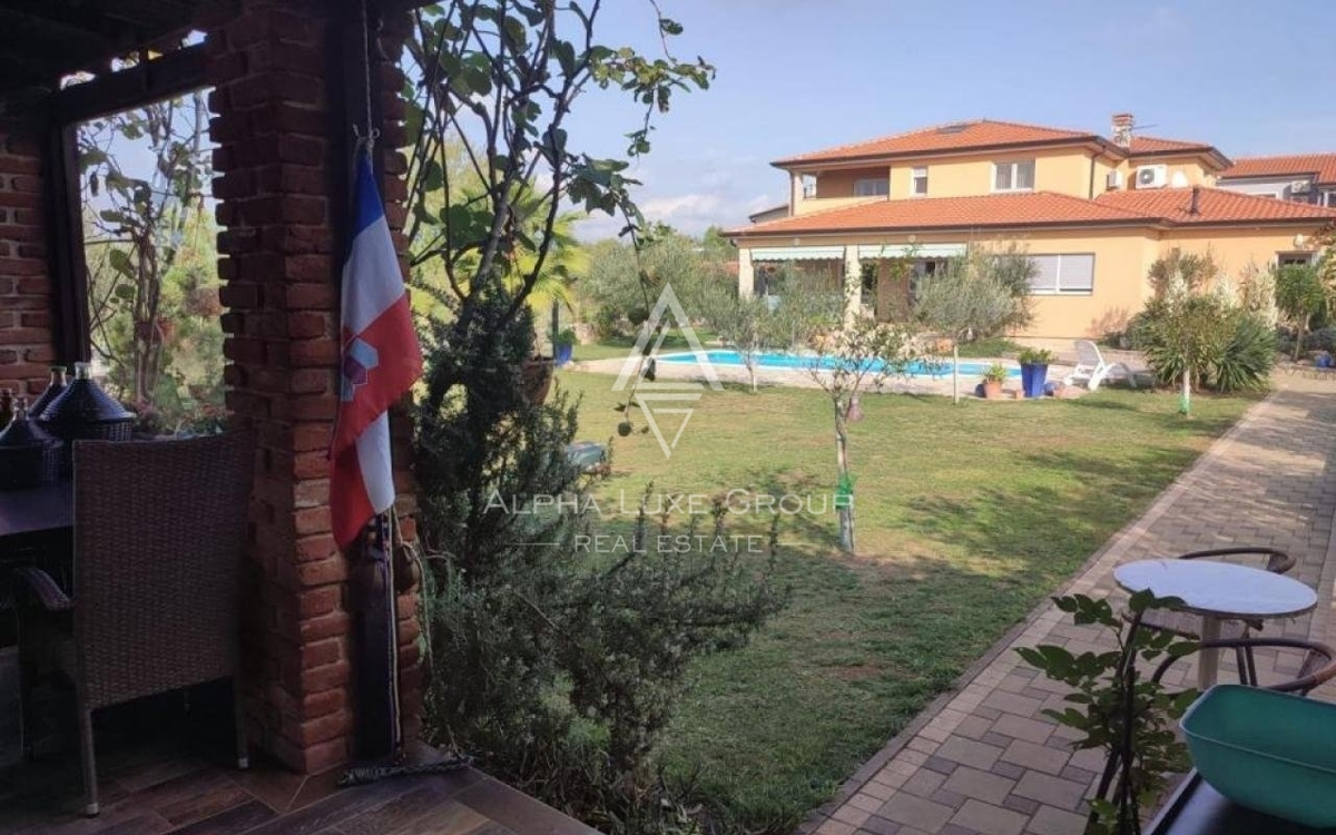 Istra, Vodnjan, Elegantna vila s pogledom na morje in prostornim vrtom