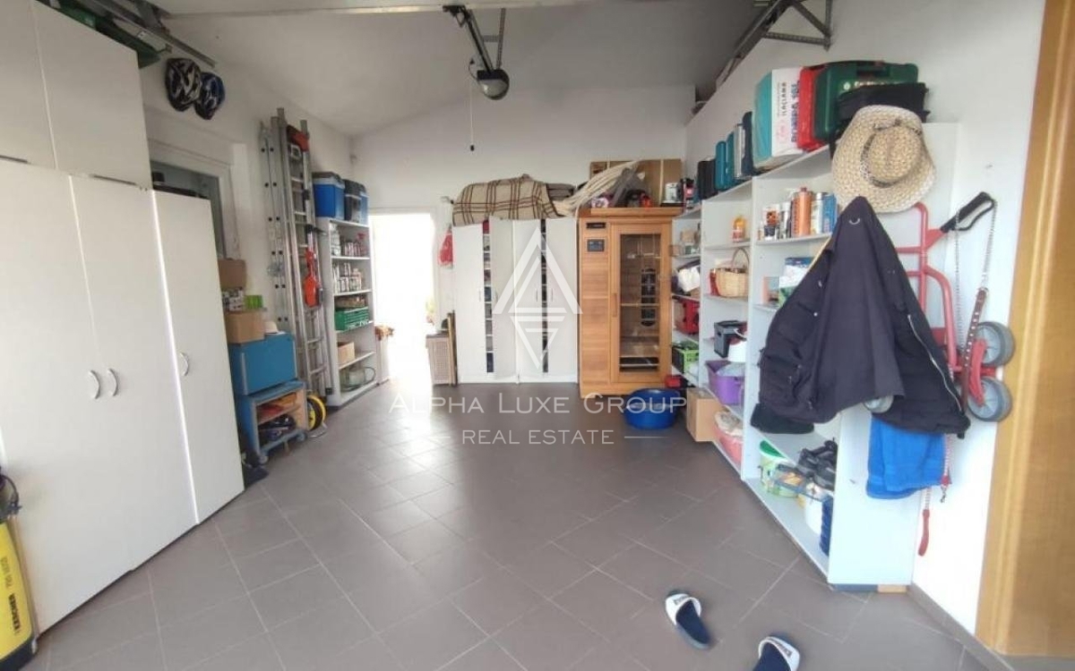 Istra, Vodnjan, Elegantna vila s pogledom na morje in prostornim vrtom