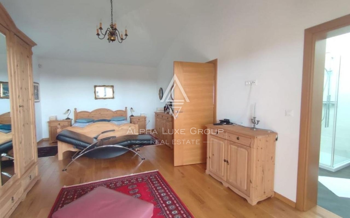 Istra, Vodnjan, Elegantna vila s pogledom na morje in prostornim vrtom