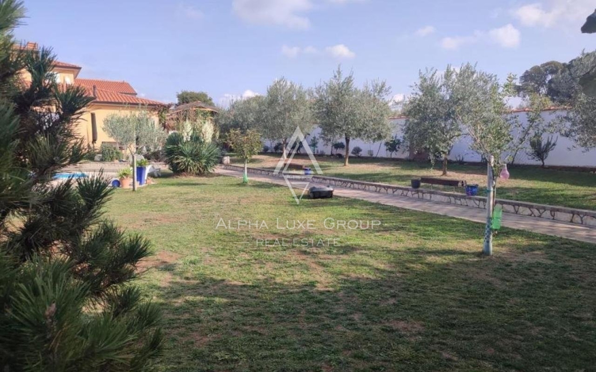Istra, Vodnjan, Elegantna vila s pogledom na morje in prostornim vrtom