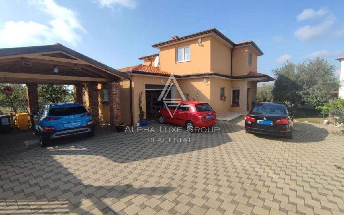 Istra, Vodnjan, Elegantna vila s pogledom na morje in prostornim vrtom