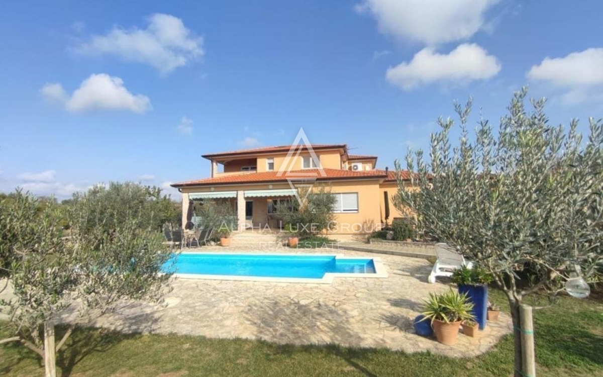 Istra, Vodnjan, Elegantna vila s pogledom na morje in prostornim vrtom