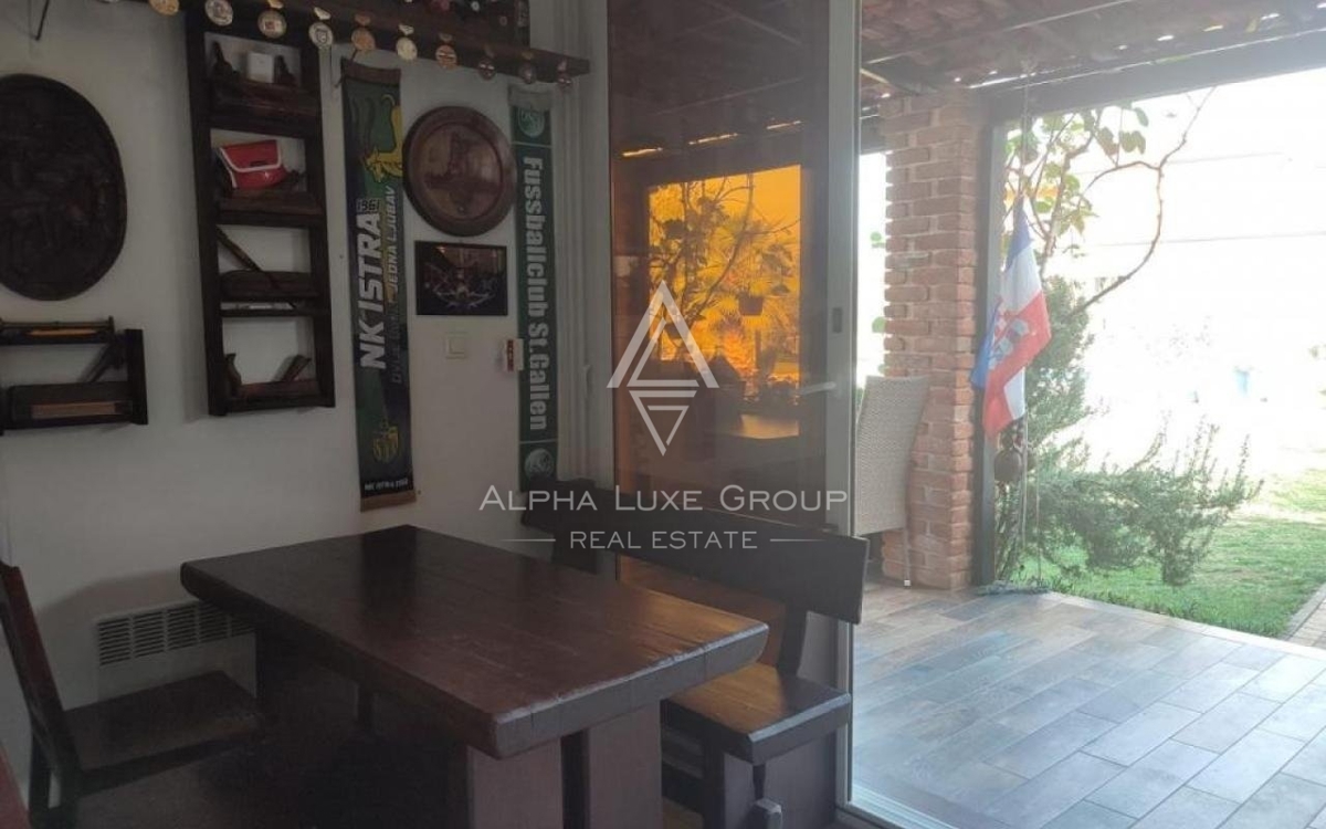 Istra, Vodnjan, Elegantna vila s pogledom na morje in prostornim vrtom