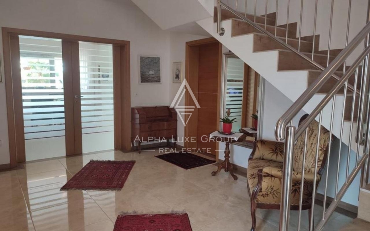 Istra, Vodnjan, Elegantna vila s pogledom na morje in prostornim vrtom