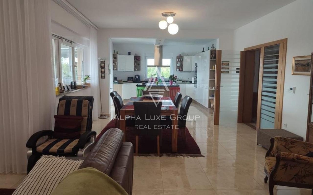 Istra, Vodnjan, Elegantna vila s pogledom na morje in prostornim vrtom