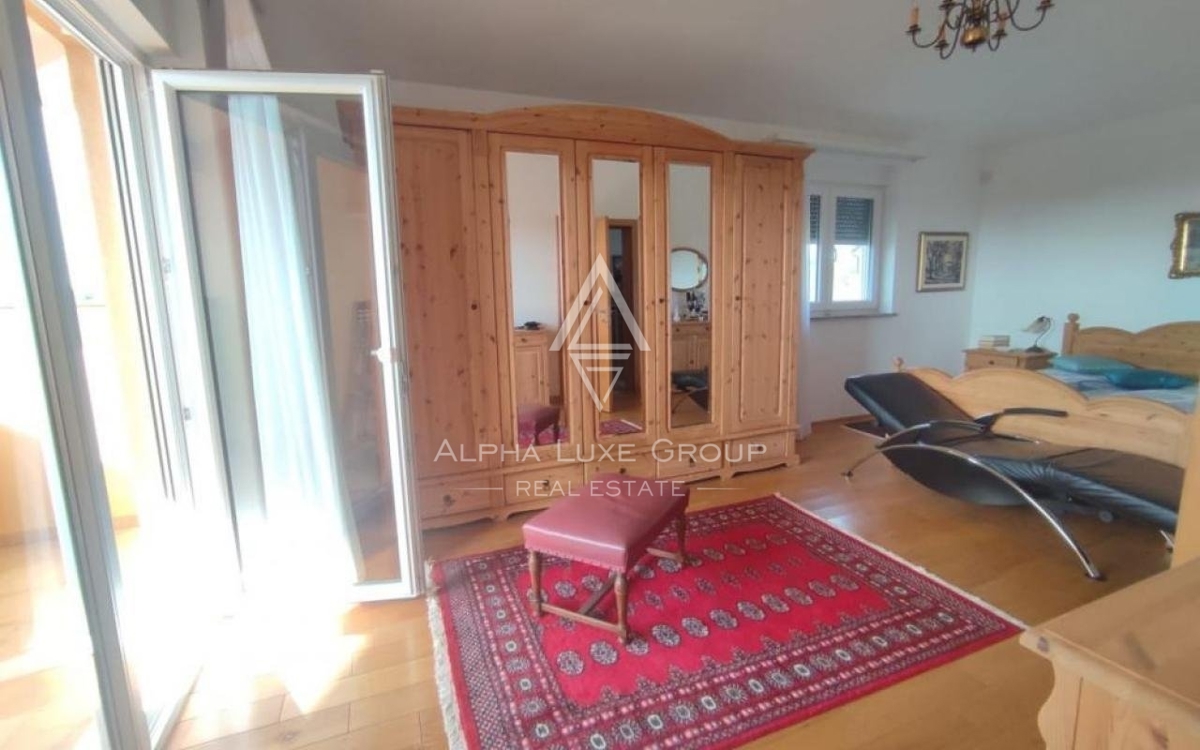 Istra, Vodnjan, Elegantna vila s pogledom na morje in prostornim vrtom