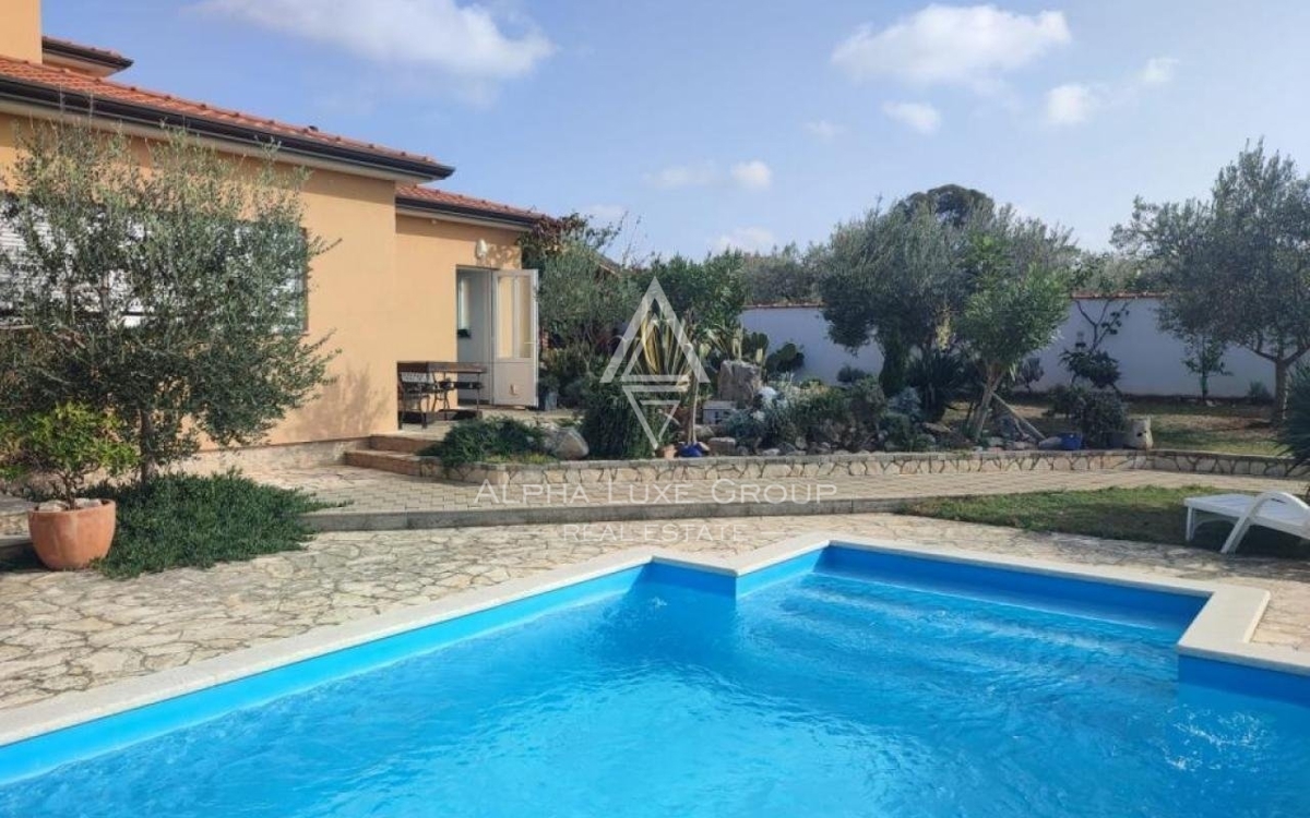 Istra, Vodnjan, Elegantna vila s pogledom na morje in prostornim vrtom