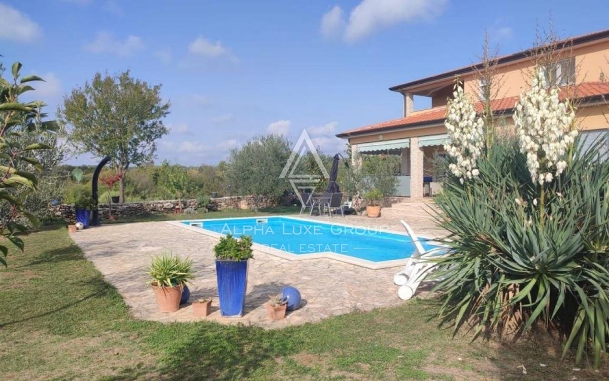 Istra, Vodnjan, Elegantna vila s pogledom na morje in prostornim vrtom