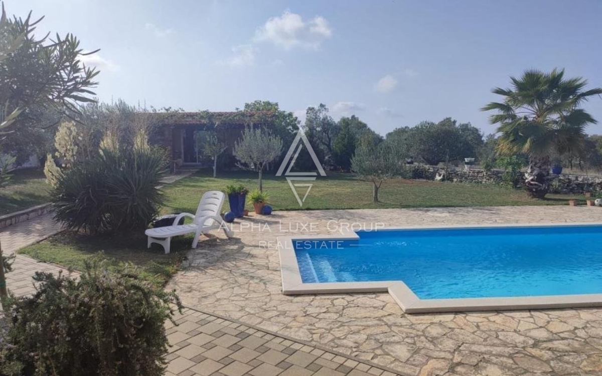 Istra, Vodnjan, Elegantna vila s pogledom na morje in prostornim vrtom