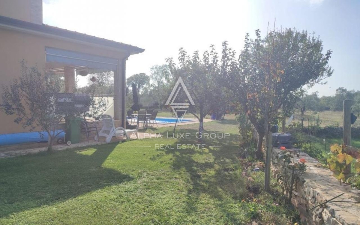 Istra, Vodnjan, Elegantna vila s pogledom na morje in prostornim vrtom