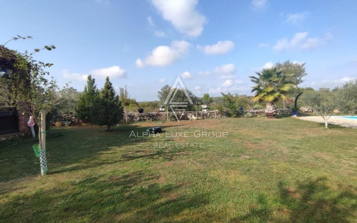 Istra, Vodnjan, Elegantna vila s pogledom na morje in prostornim vrtom