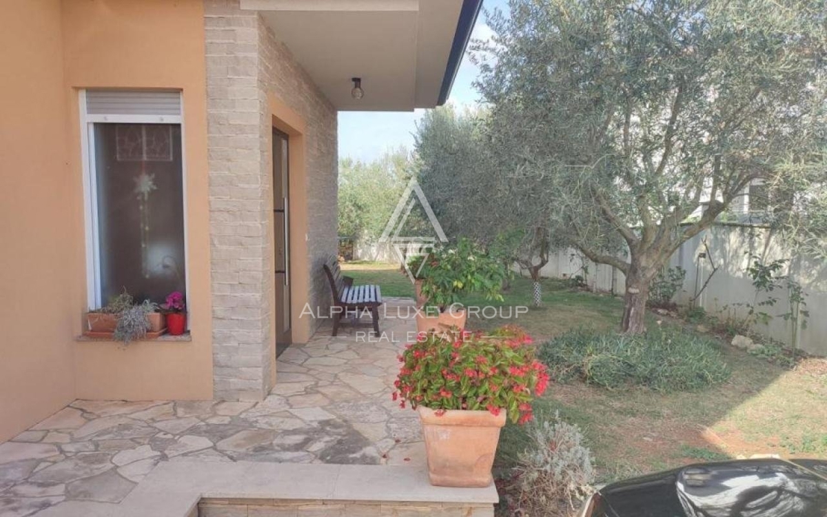 Istra, Vodnjan, Elegantna vila s pogledom na morje in prostornim vrtom