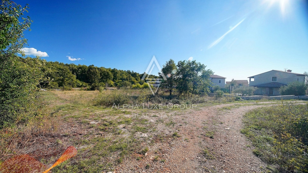 Istra, Kanfanar, Gradbena parcela v zelenem okolju