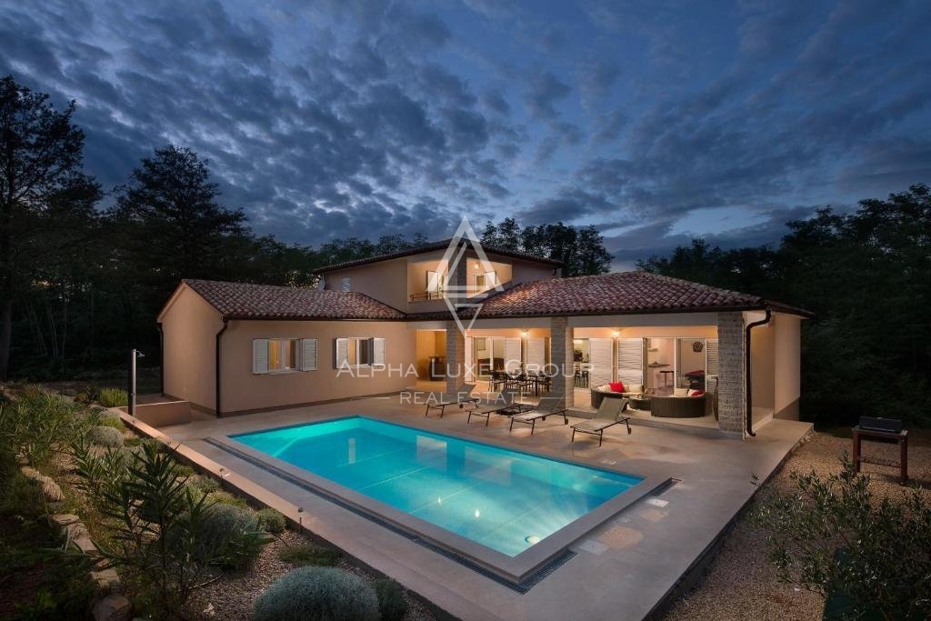 Istra, Labin: Elegantna vila s spa in bazenom naprodaj