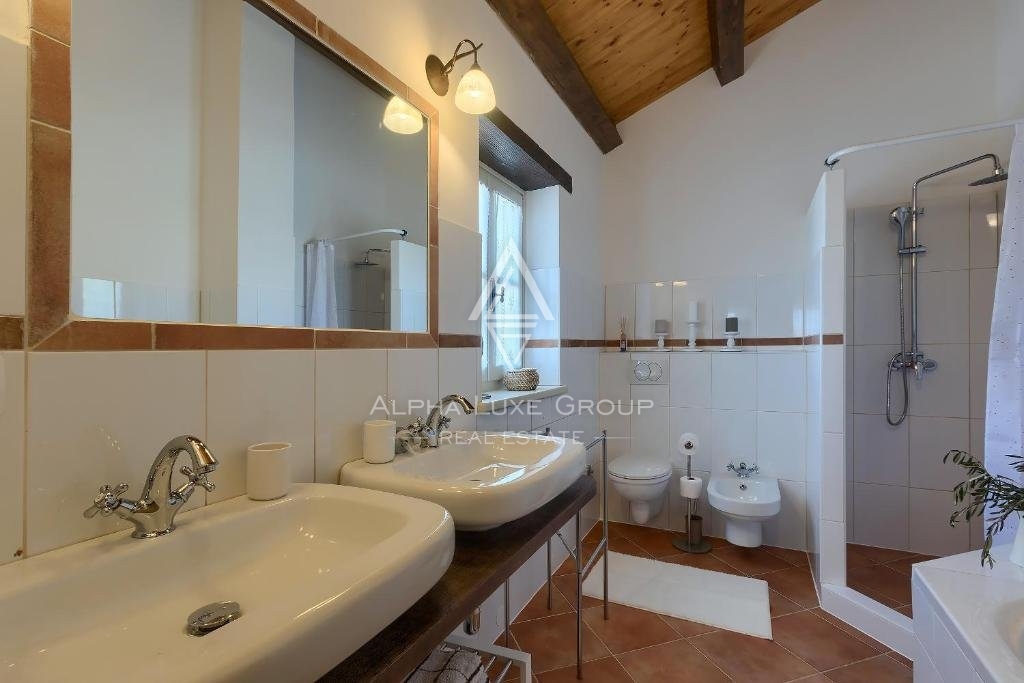 Poreč Center: Elegantna kamnita vila z bazenom naprodaj