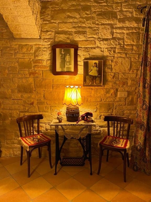 Poreč Center: Elegantna kamnita vila z bazenom naprodaj