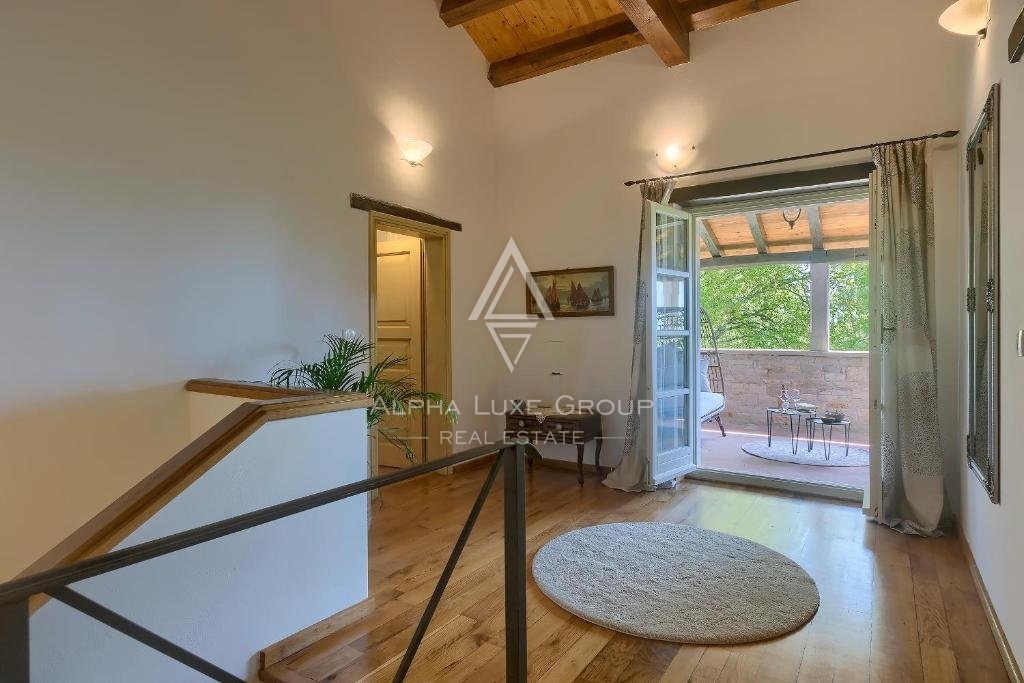 Poreč Center: Elegantna kamnita vila z bazenom naprodaj