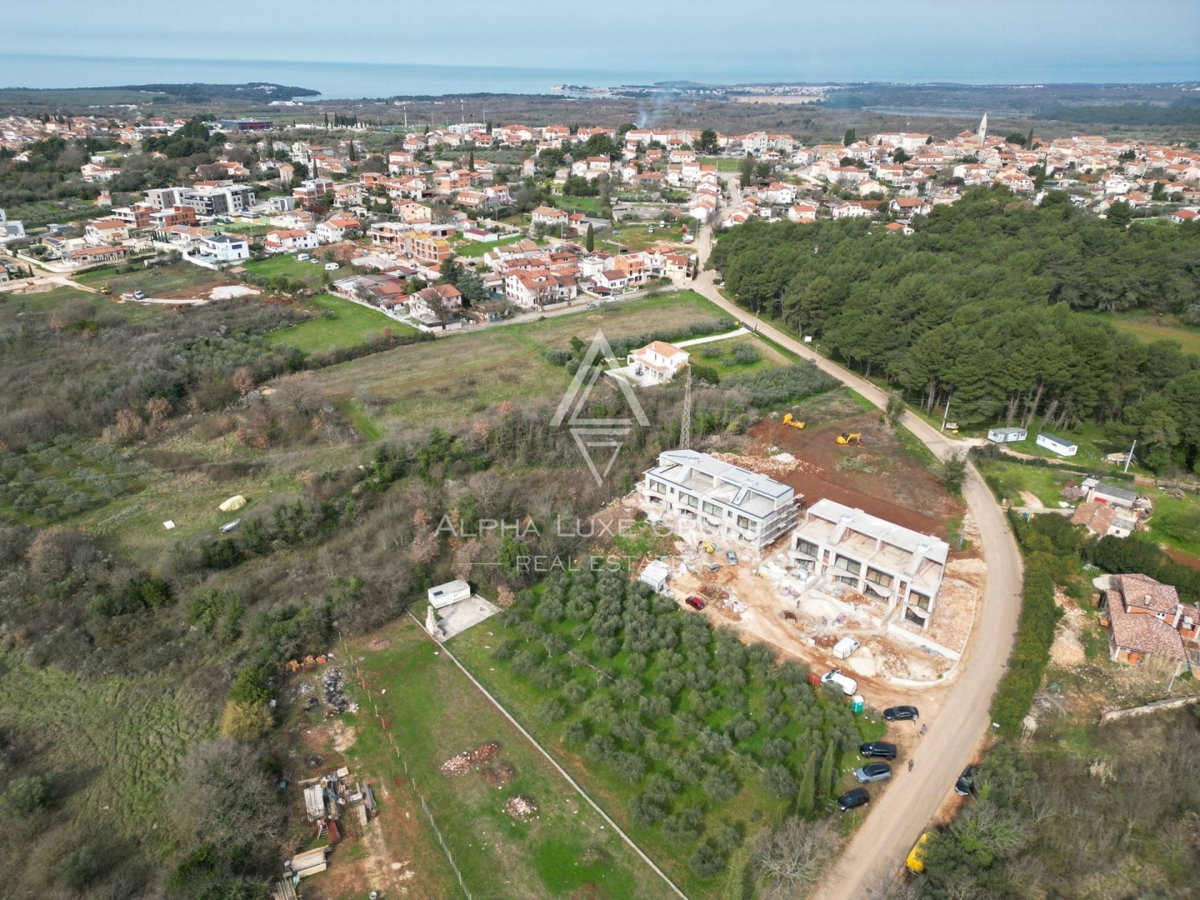 Poreč, obrobje: Sodobno stanovanje v prvem nadstropju s teraso