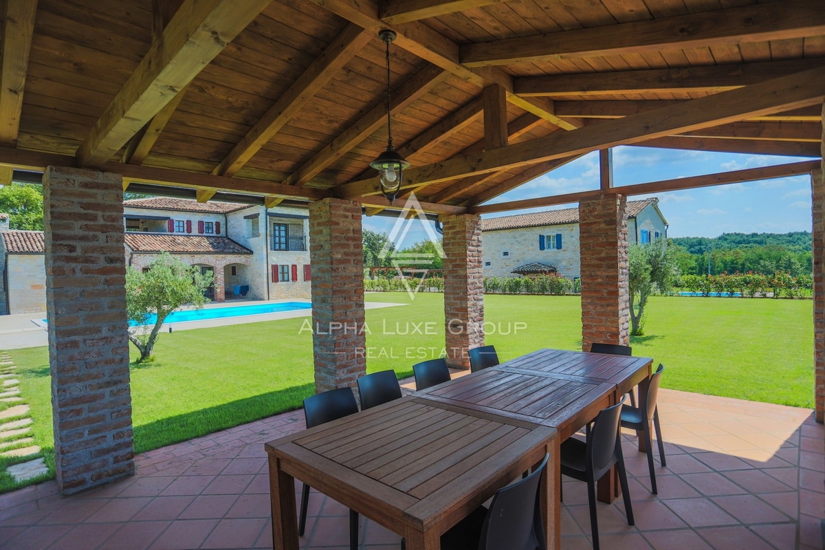 Istra, Tinjan: Razkošna vila z zasebnim bazenom naprodaj