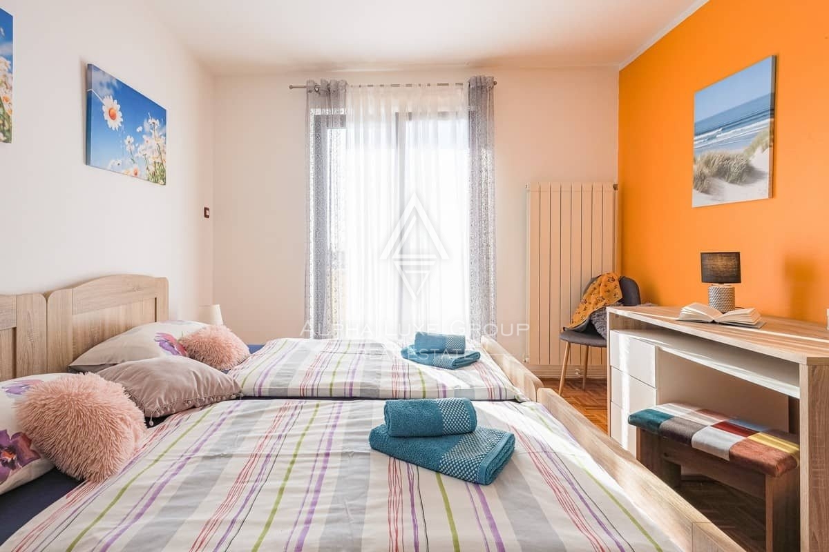 Istra, Svetvinčenat - Dvojna stanovanjska enota s bazenom