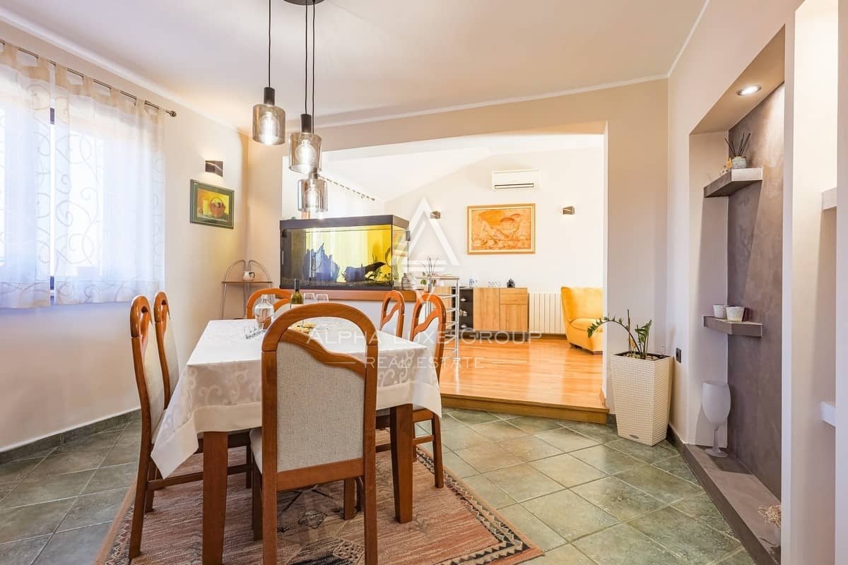 Istra, Svetvinčenat - Dvojna stanovanjska enota s bazenom