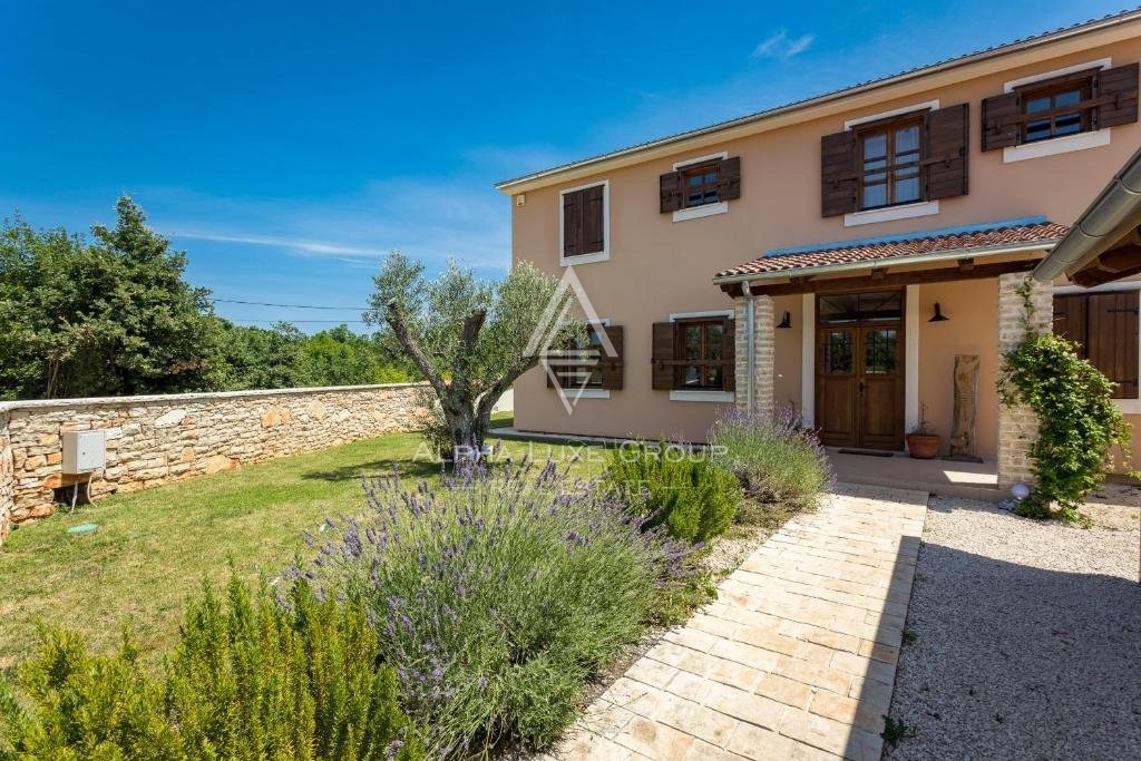 Istra, Vodnjan - Razkošna rustikalna vila z bazenom na prodaj