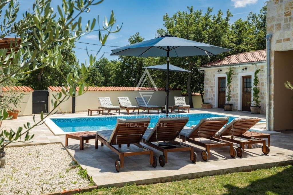 Istra, Vodnjan - Razkošna rustikalna vila z bazenom na prodaj