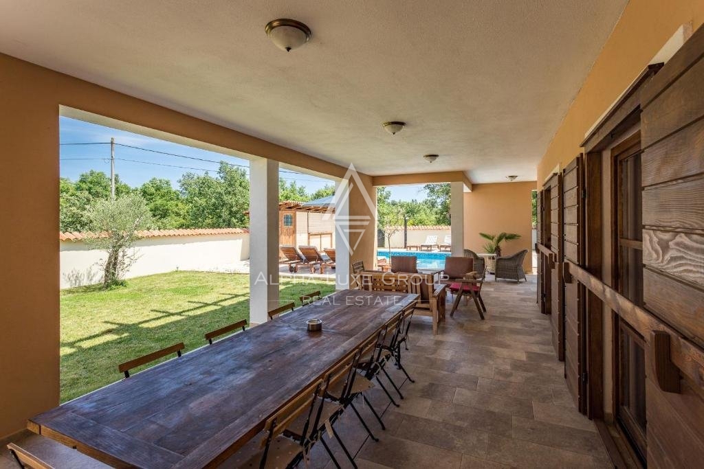 Istra, Vodnjan - Razkošna rustikalna vila z bazenom na prodaj
