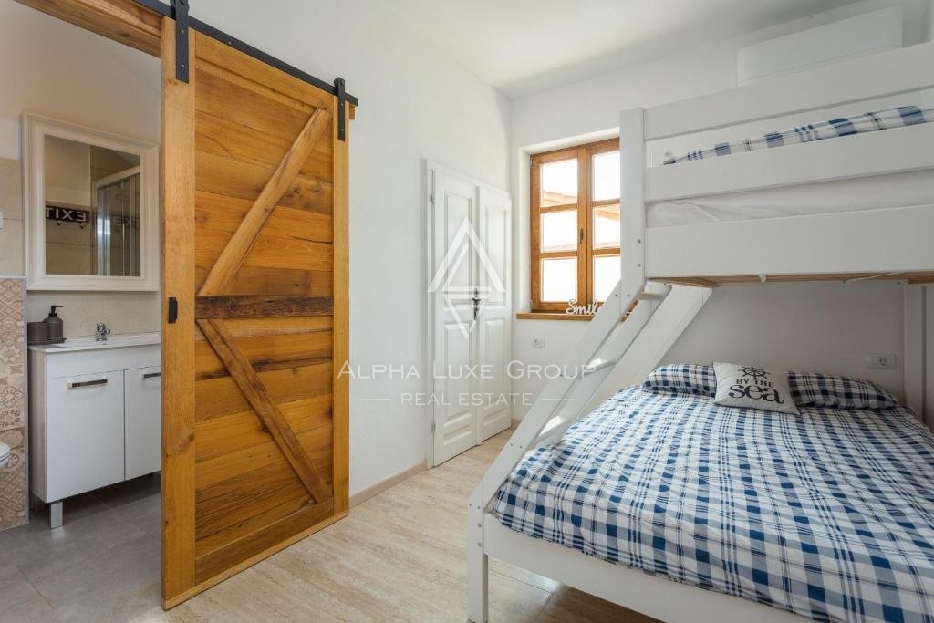 Istra, Vodnjan - Razkošna rustikalna vila z bazenom na prodaj