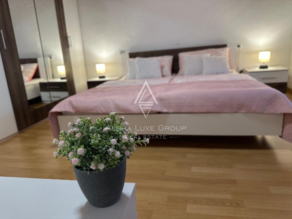 Poreč - Obnovljena domačija s pogledom na morje in vrtom naprodaj