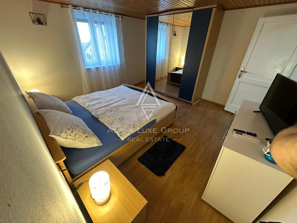 Poreč - Obnovljena domačija s pogledom na morje in vrtom naprodaj
