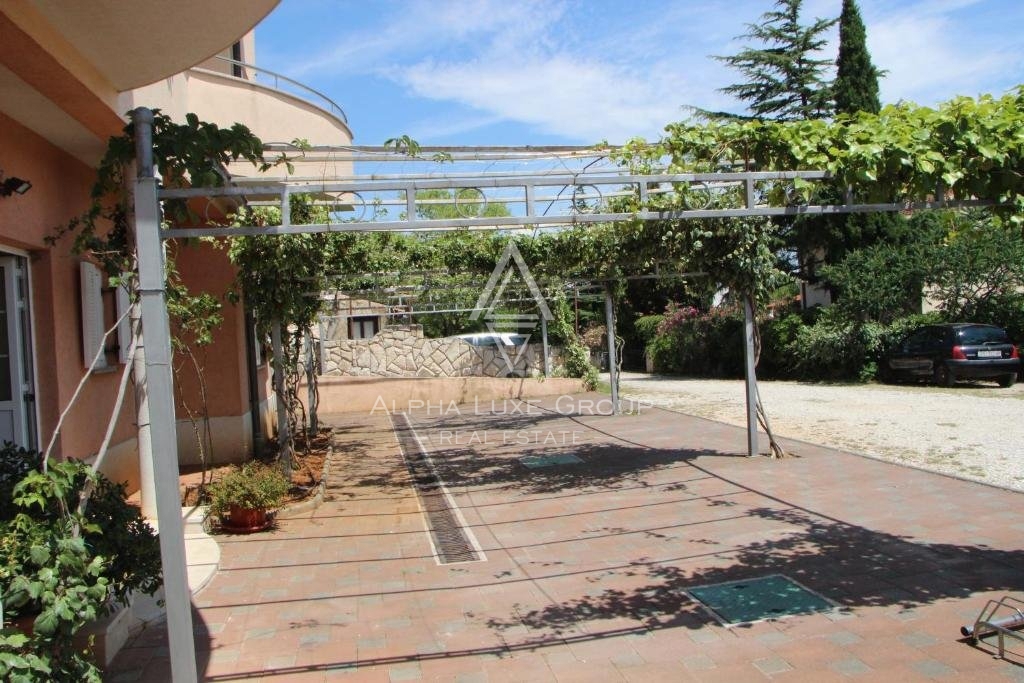 Območje Medulina: Očarljiva vila s pogledom na morje, ki nudi 13 apartmajev