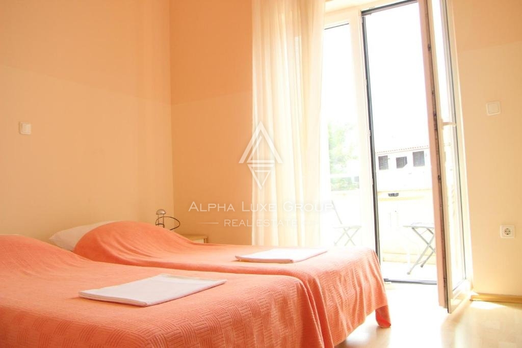 Območje Medulina: Očarljiva vila s pogledom na morje, ki nudi 13 apartmajev