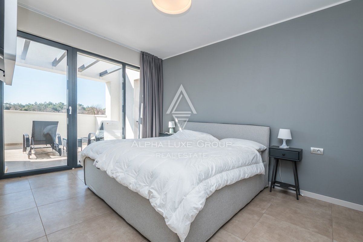 Izjemna 4-sobna vila z modernim oblikovanjem blizu centra Poreč