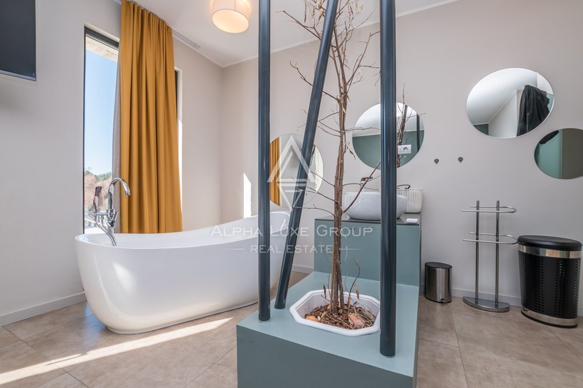 Izjemna 4-sobna vila z modernim oblikovanjem blizu centra Poreč