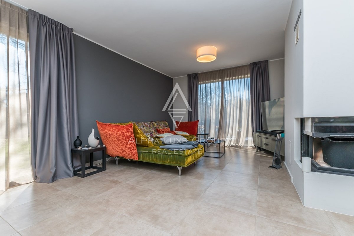 Izjemna 4-sobna vila z modernim oblikovanjem blizu centra Poreč