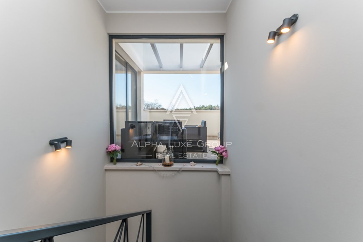 Izjemna 4-sobna vila z modernim oblikovanjem blizu centra Poreč