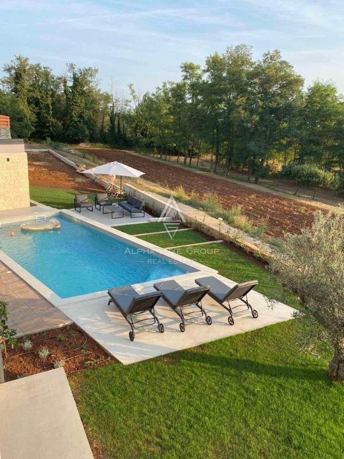 Luksuzna vila z wellness oazo, obdana z zelenjem in pogledom na morje, Tinjan, ISTRA