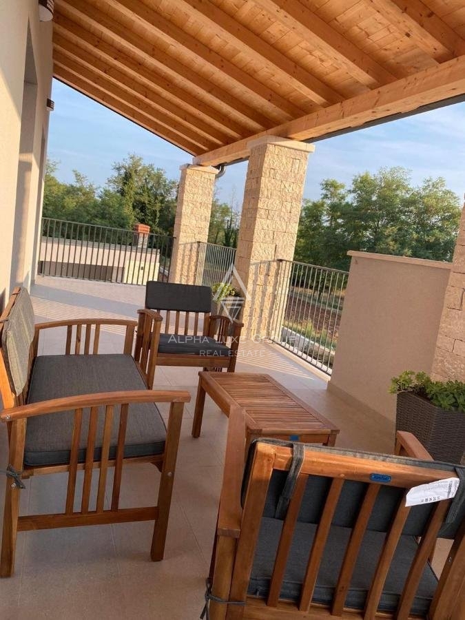 Luksuzna vila z wellness oazo, obdana z zelenjem in pogledom na morje, Tinjan, ISTRA