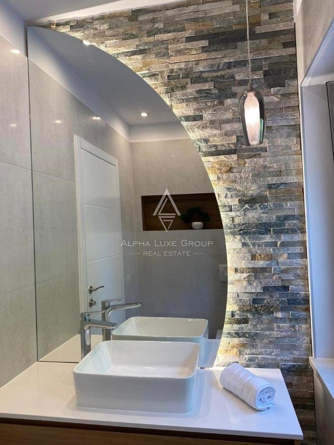 Luksuzna vila z wellness oazo, obdana z zelenjem in pogledom na morje, Tinjan, ISTRA